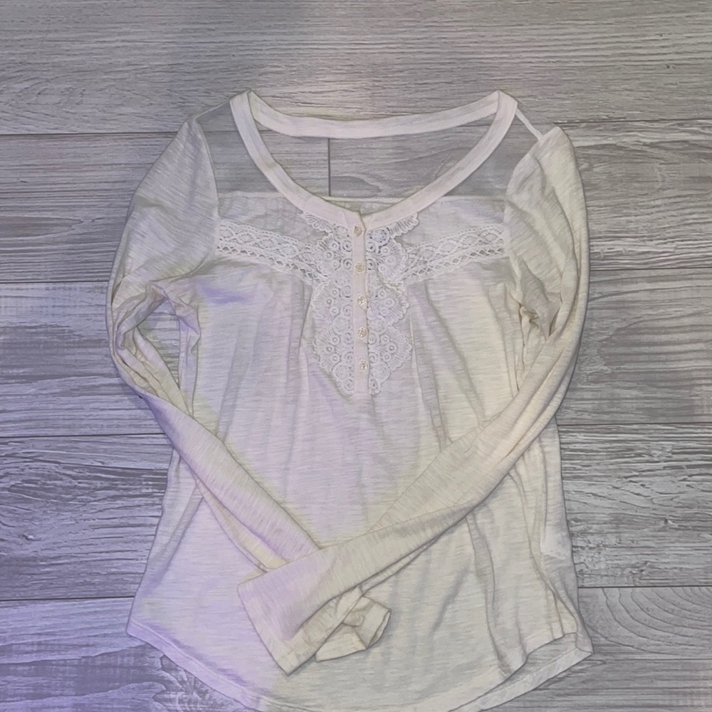 Long sleeve button , detailed top